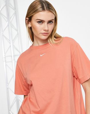 Nike Essential mini swoosh boyfriend t-shirt in madder root-Orange