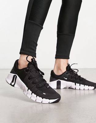 Nike Free Metcon 5 sneakers in black and white