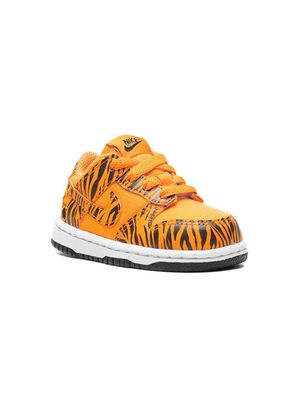 Nike Kids Dunk Low "Tiger Stripes" sneakers - Orange