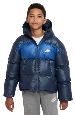 Nike Kids' Sportswear Water Repellent Hooded Puffer Jacket in Midnight Navy/Royal/White