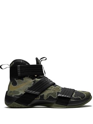 Nike Lebron Soldier 10 SFG sneakers - Green