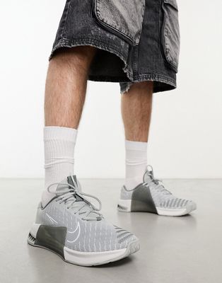 Nike Metcon 9 sneakers in triple gray