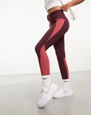Nike Road To Wellness leggings in burgundy-Red