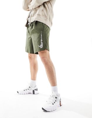 Nike Running Challenger Dri-FIT 7-inch shorts in khaki-Green