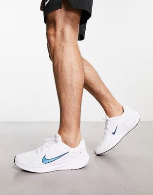Nike Running Quest 5 sneakers in white-Navy