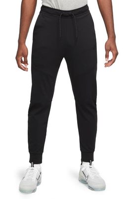 Nike Tech Essentials Joggers in Black/Black