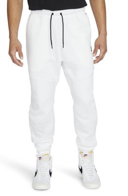 Nike Tech Fleece Jogger Sweatpants in White/Black