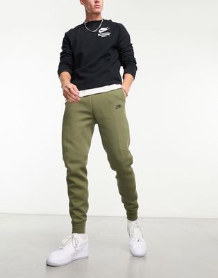 Nike Tech Fleece sweatpants in olive-Brown