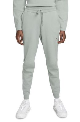 Nike Therma-FIT Engineered Tech Fleece Joggers in Mica Green/Light Silver