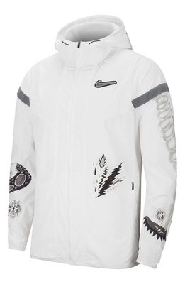 Nike Windrunner Wild Run Water Repellent Hooded Nylon Jacket in White/Reflective Silver