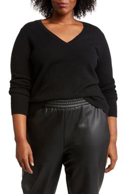 Nordstrom V-Neck Cashmere Sweater in Black