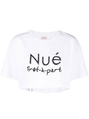 Nuè logo-print cropped T-shirt - White