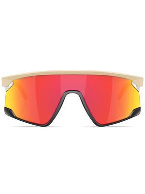Oakley BXTR oversize-frame sunglasses - White