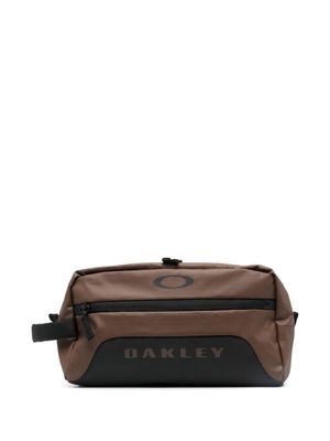 Oakley embossed-logo zipped wash bag - Brown