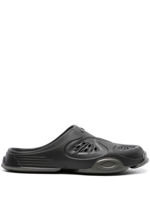 Oakley Paguro logo-embossed sandals - Black