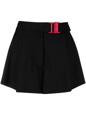 Off-White buckle-detail belted shorts - Black