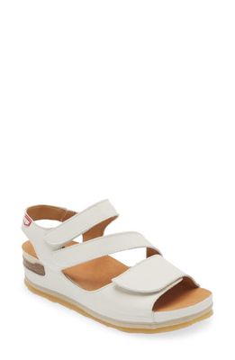 On Foot 206 Austin Platform Sandal in Hielo 