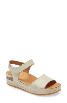 On Foot Platform Sandal in Hielo