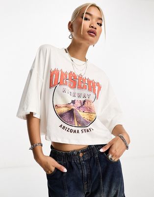 Only cropped boxy graphic t-shirt in white