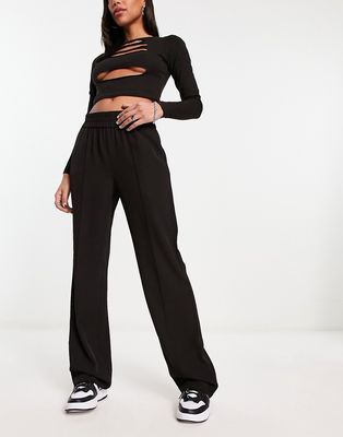 Only light weight pintuck wide leg pants in black