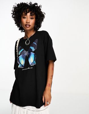 Only oversized butterfly graphic T-shirt in washed black