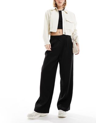 Only pleat front tailored pants in black