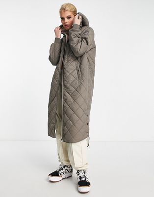 Only quilted longline coat with teddy hood in brown-White