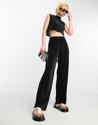 Only straight leg plisse pants in black - part of a set