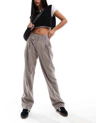 Only tailored straight leg pants with pocket detail in taupe-Neutral