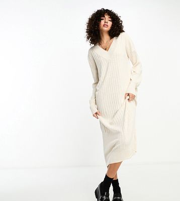Only Tall knitted v neck maxi dress in cream-White