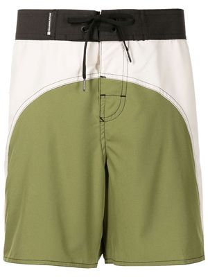 Osklen colour-block panelled surf shorts - Green