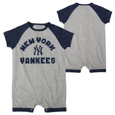 Outerstuff Infant Heather Gray New York Yankees Extra Base Hit Raglan Full-Snap Romper