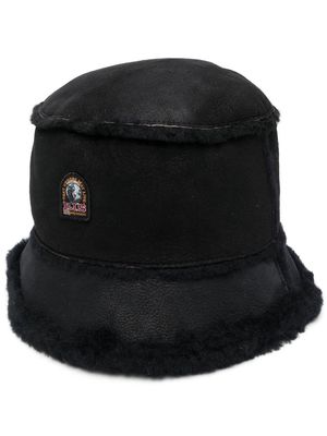 Parajumpers logo-patch shearling bucket hat - Black