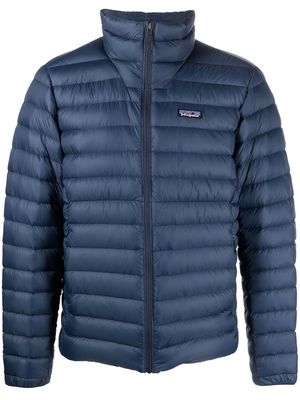Patagonia logo-patch padded down jacket - Blue