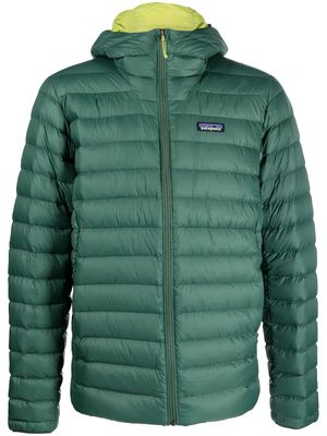 Patagonia logo-patch padded down jacket - Green