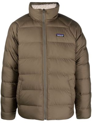Patagonia logo-patch quilted jacket - Green