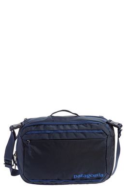 Patagonia Tres 25-Liter Convertible Backpack in Navy Blue