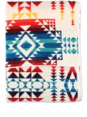 Pendleton larga geometric-print towel - Neutrals