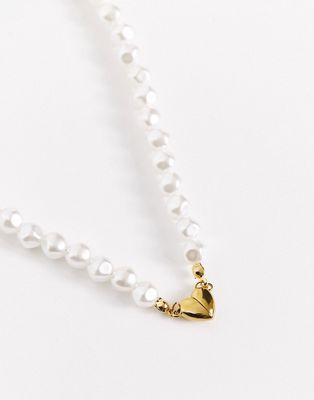 Petit Moments faux pearl necklace with heart pendant-White