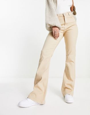 Pieces Peggy flared jeans in beige-Neutral