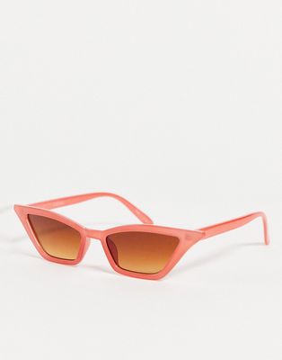 Pieces pointy retro sunglasses in pink