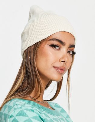 Pieces ribbed beanie in cream-Neutral