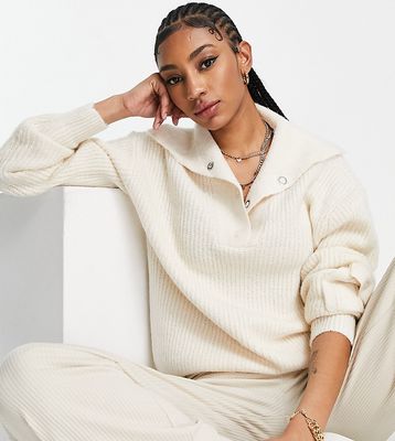 Pieces Tall snap detail ribbed polo sweater in cream-White
