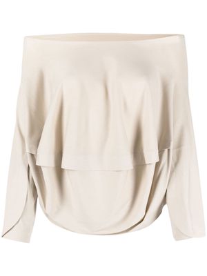 Pleats Please Issey Miyake off-shoulder ruffled blouse - Neutrals