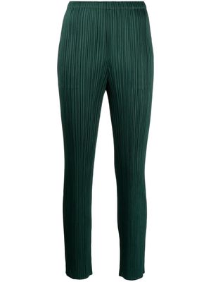 Pleats Please Issey Miyake pleated cropped slim-fit trousers - Green