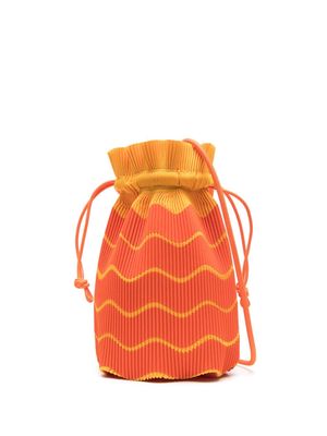 Pleats Please Issey Miyake Tropical Pleats panelled bucket bag - Orange