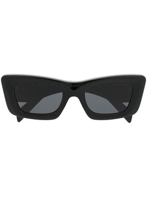 Prada Eyewear cat-eye frame tinted sunglasses - Black