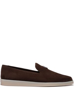 Prada triangle-patch suede loafers - Brown