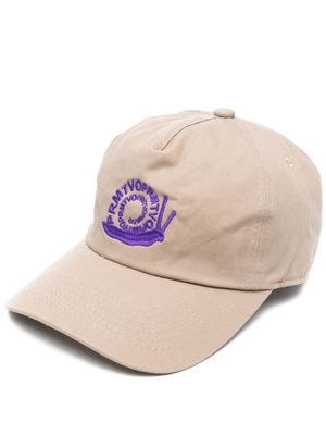 Prmtvo logo-embroidered cap - Brown