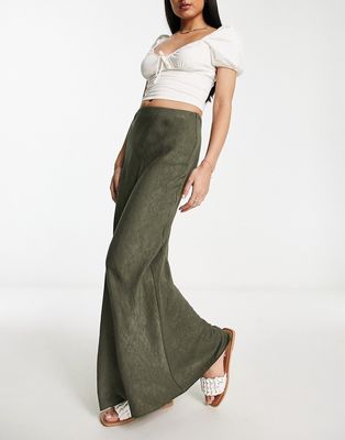 Pull & Bear crinkle texture maxi skirt in khaki-Green